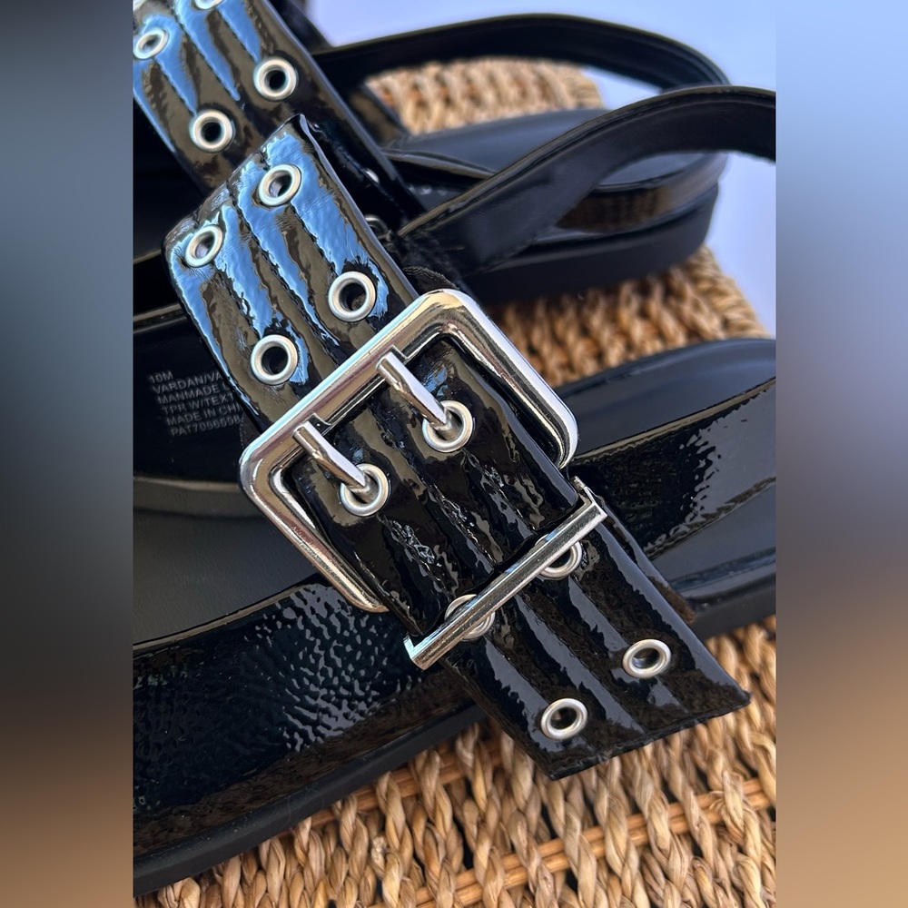 Madden Girl Women’s Vegan Leather Slingback Flat Oversize Buckles & Grommets 10M - Picture 4 of 13